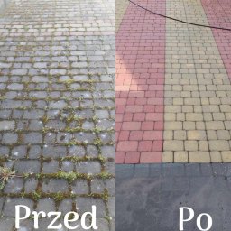Krystian Marciniak - Kostka brukowa przed i po czyszczeniu. Lewa strona z mchem i zabrudzeniami, prawa strona czysta, z widocznymi kolorami kostki. Widoczne węże do mycia.