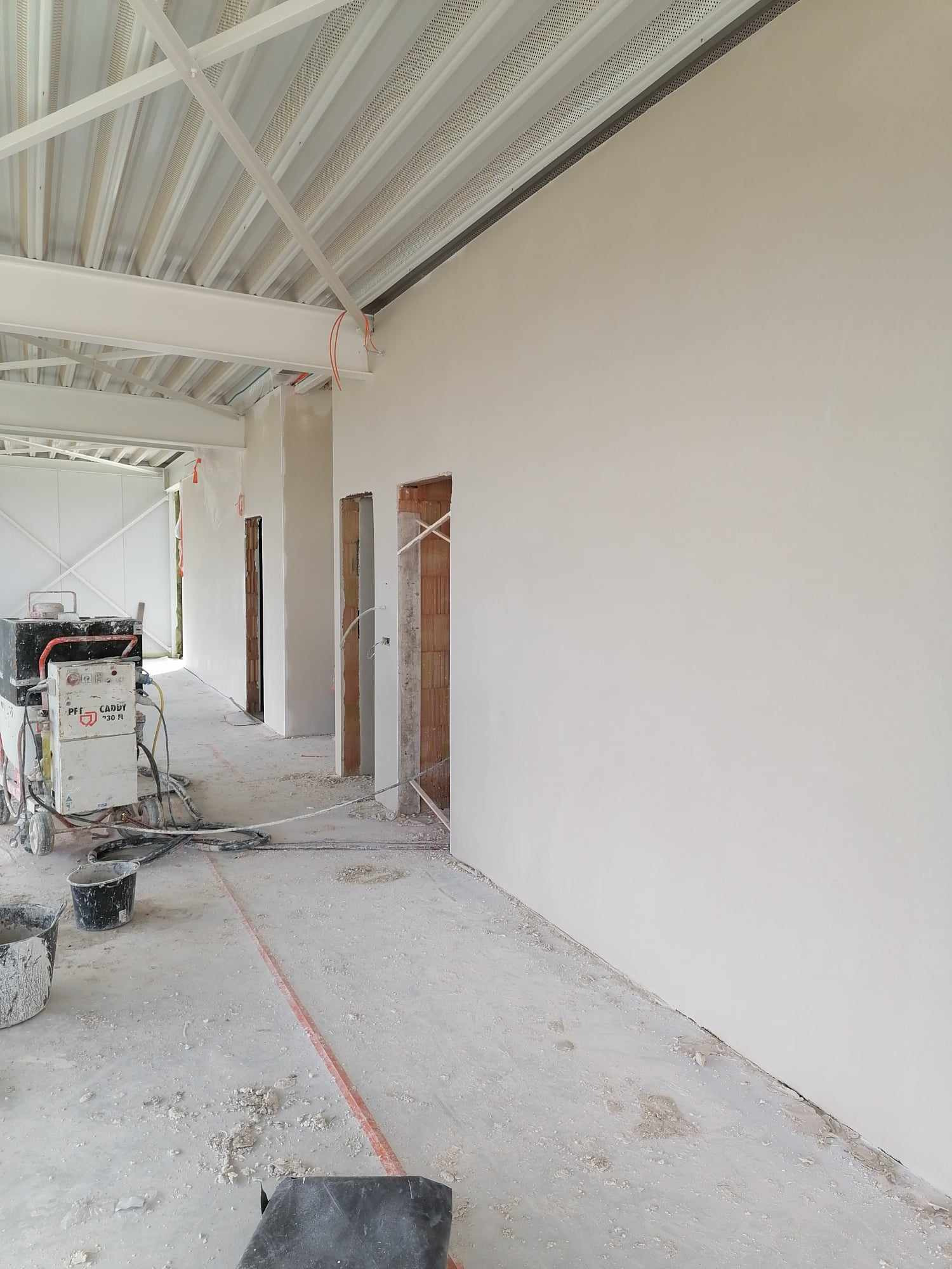 Tynkowanie ścian agregatem - Szybko i fachowo !