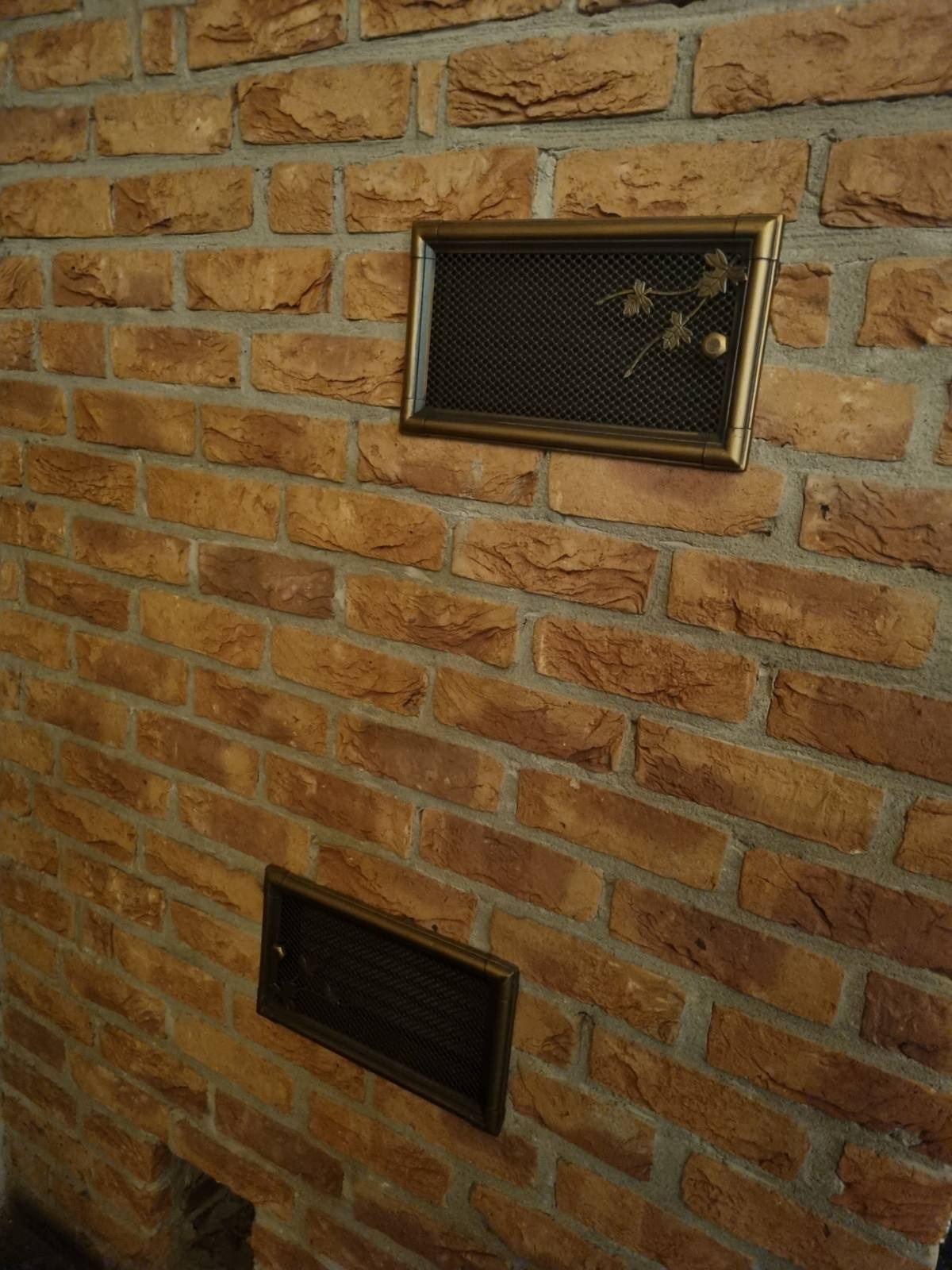 Zabudowa kanałów wentylacyjnych i odnowienie ściany.