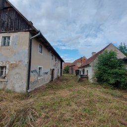 Zabudowana działka gruntu (21,8 ara): stary dom, budynek gospodarczy, stodoła z czerwonej cegły.

Okmiany, gm. Chojnów