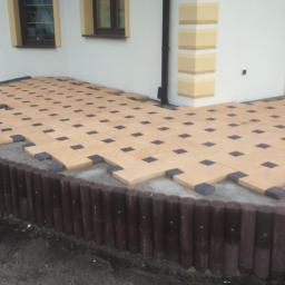 ROCKWOOD Zdzisław Gąsiorowski - Taras z palisady i płyt bet dekorayjnych