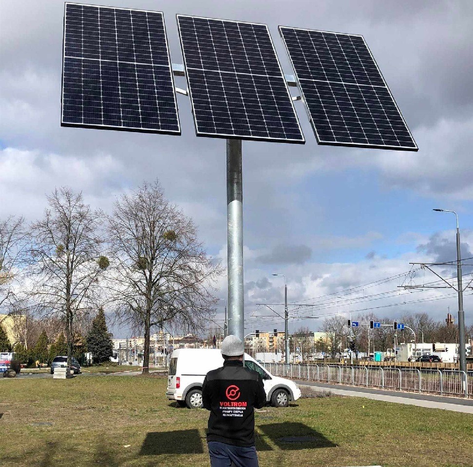 Montaż słupa fotowoltaicznego do zasilania węzła ciepłowniczego