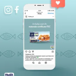 Post na Instagramie marki Frosta prezentujący Golden Fish Fingers z certyfikatem FSC, z komentarzem w języku rumuńskim o recyklingu opakowań, na tle wzoru z rybami.