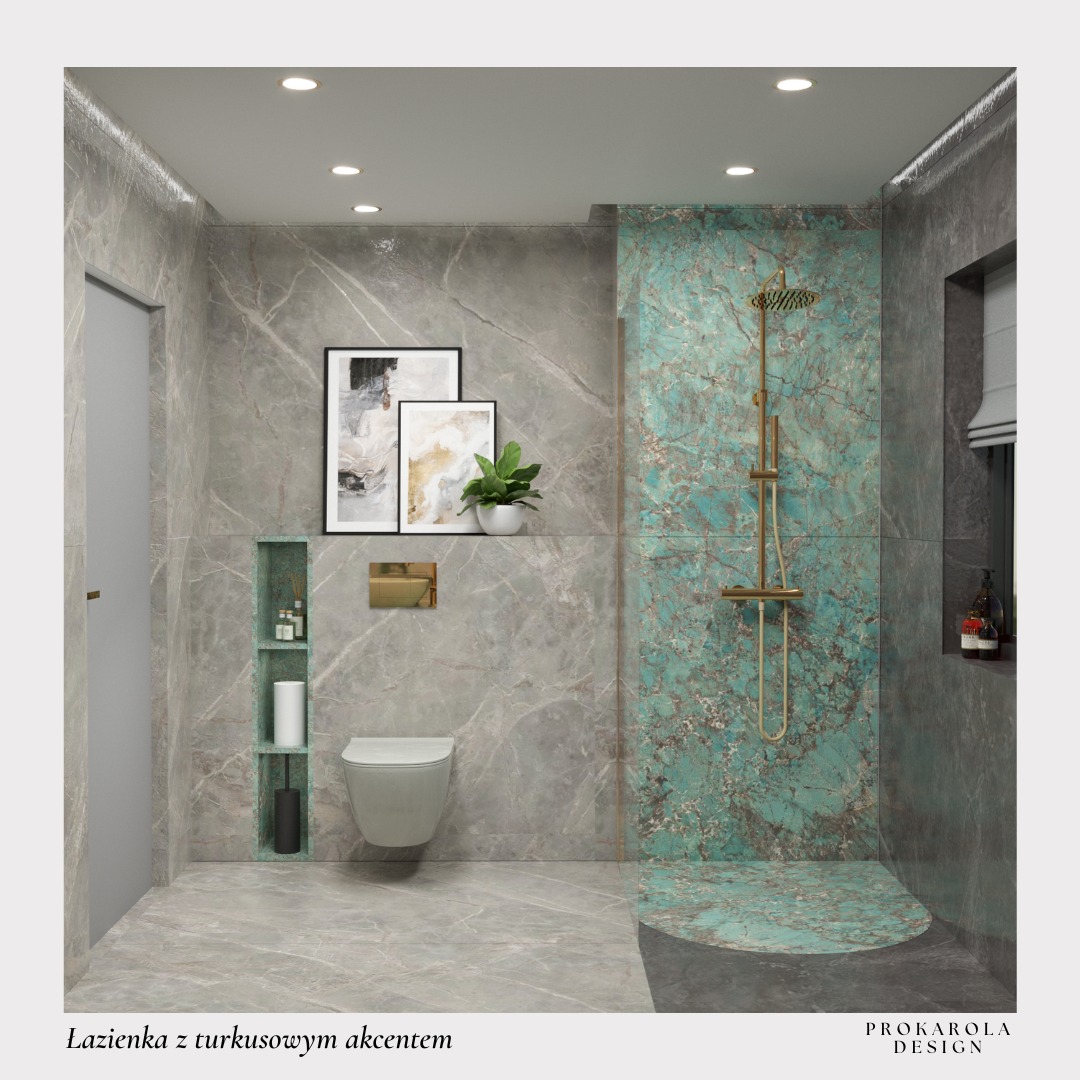 Elegancka łazienka z turkusowymi akcentami: marmurowe płytki w odcieniach szarości i turkusu, złota armatura prysznicowa, wisząca toaleta, dekoracyjne obrazy i roślina doniczkowa.
