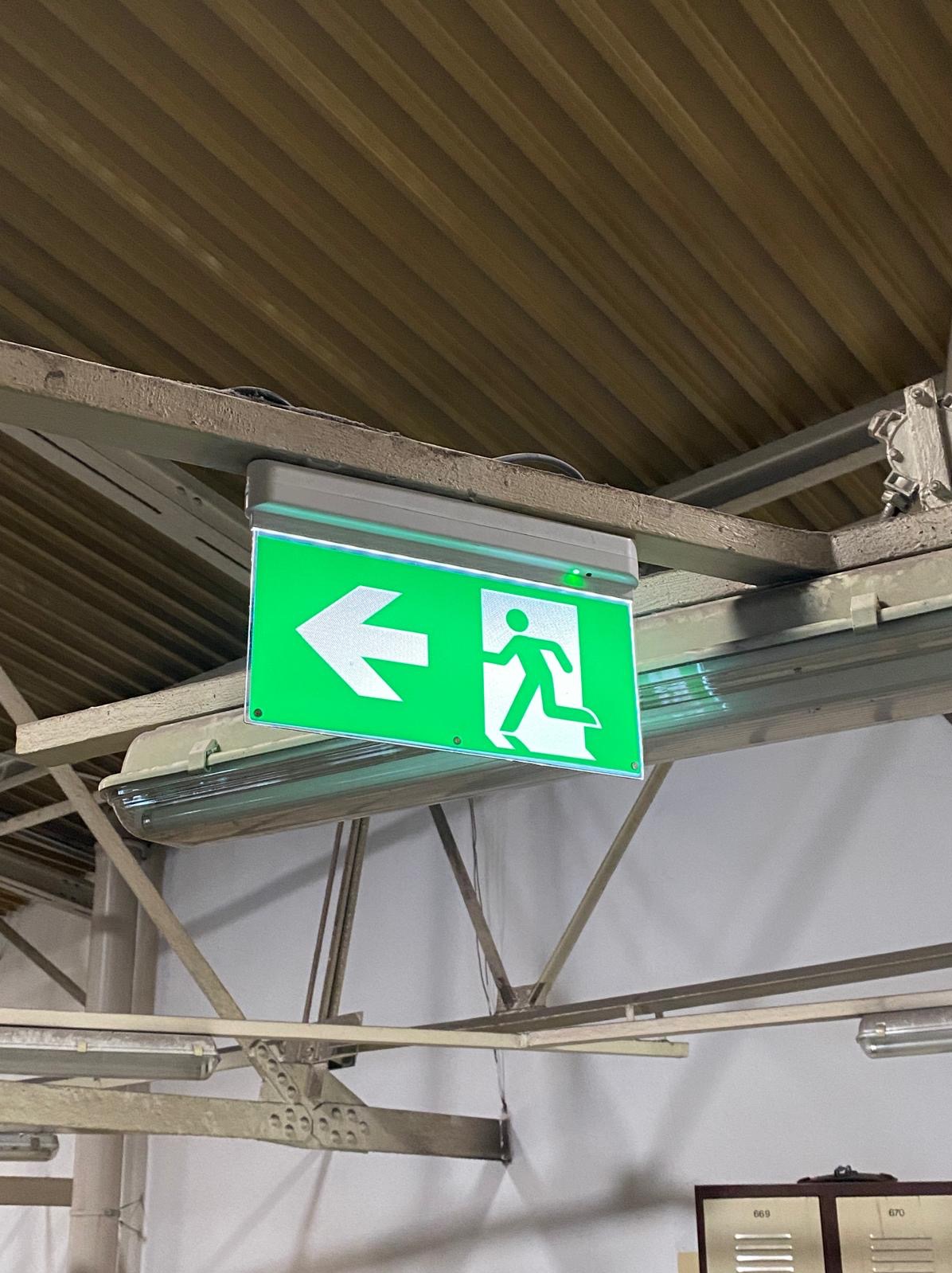 Instalacja oświetlenia ewakuacyjnego