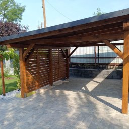 Upwood & lifestyle - Wiata samochodowa widok od przodu.