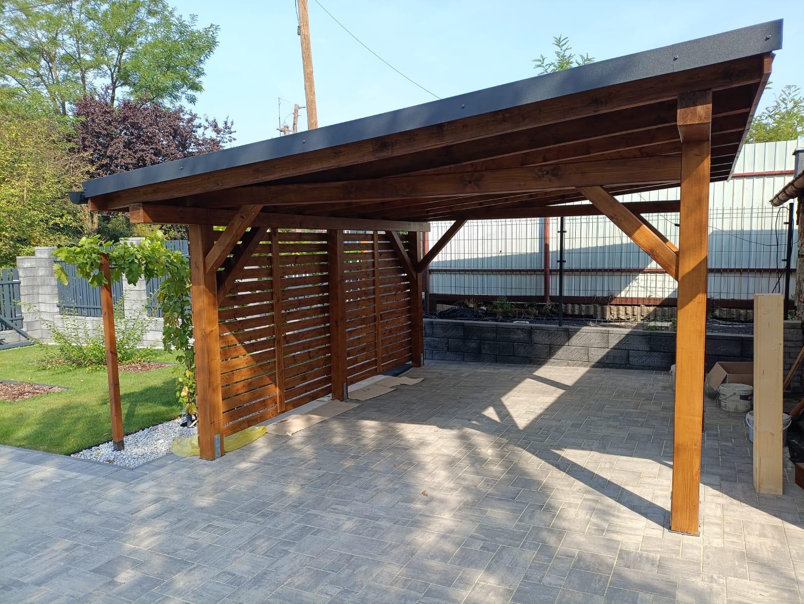 Wiata samochodowa widok od przodu.