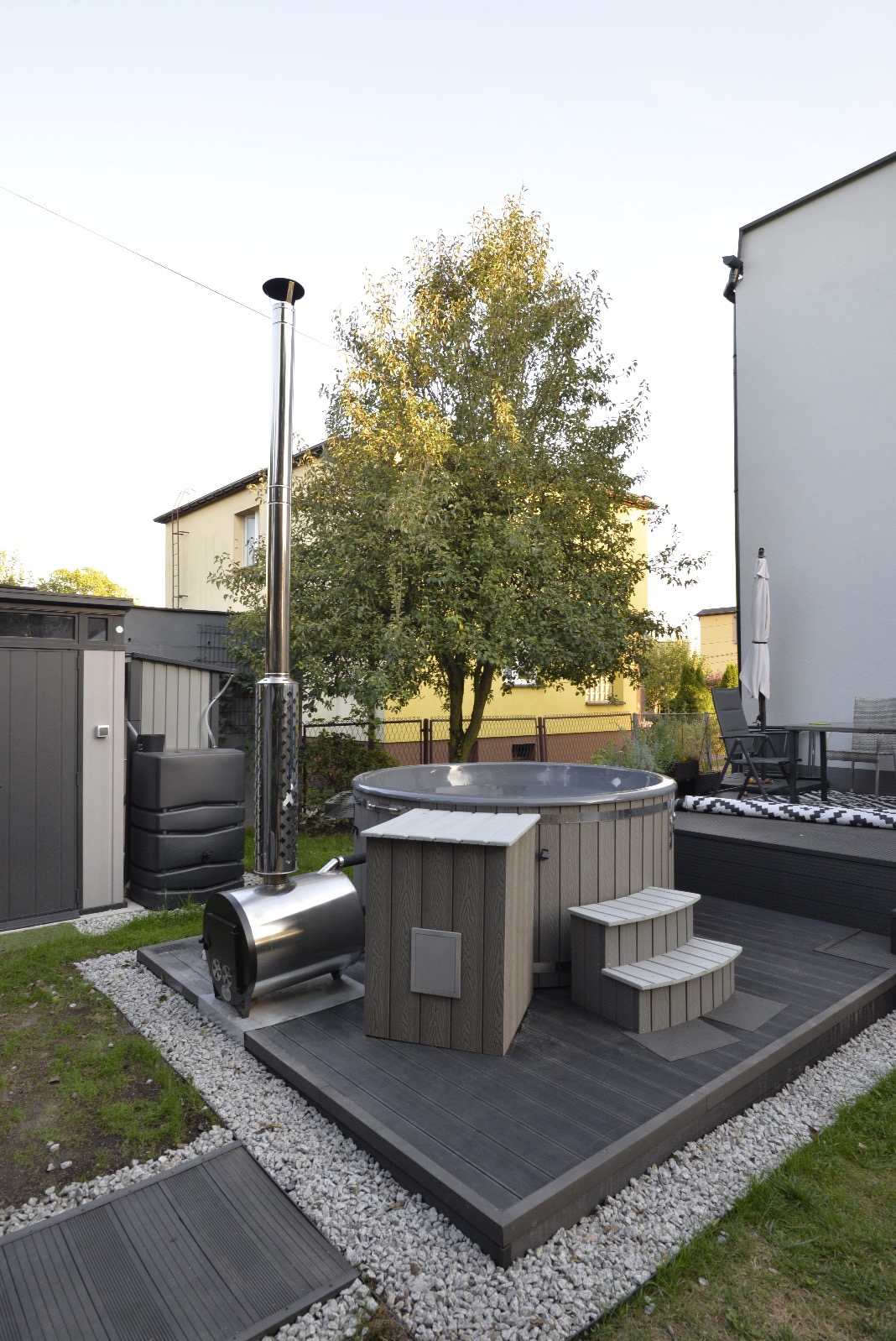 Podest pod Jacuzzi ogrodowe, kolor antracyt.