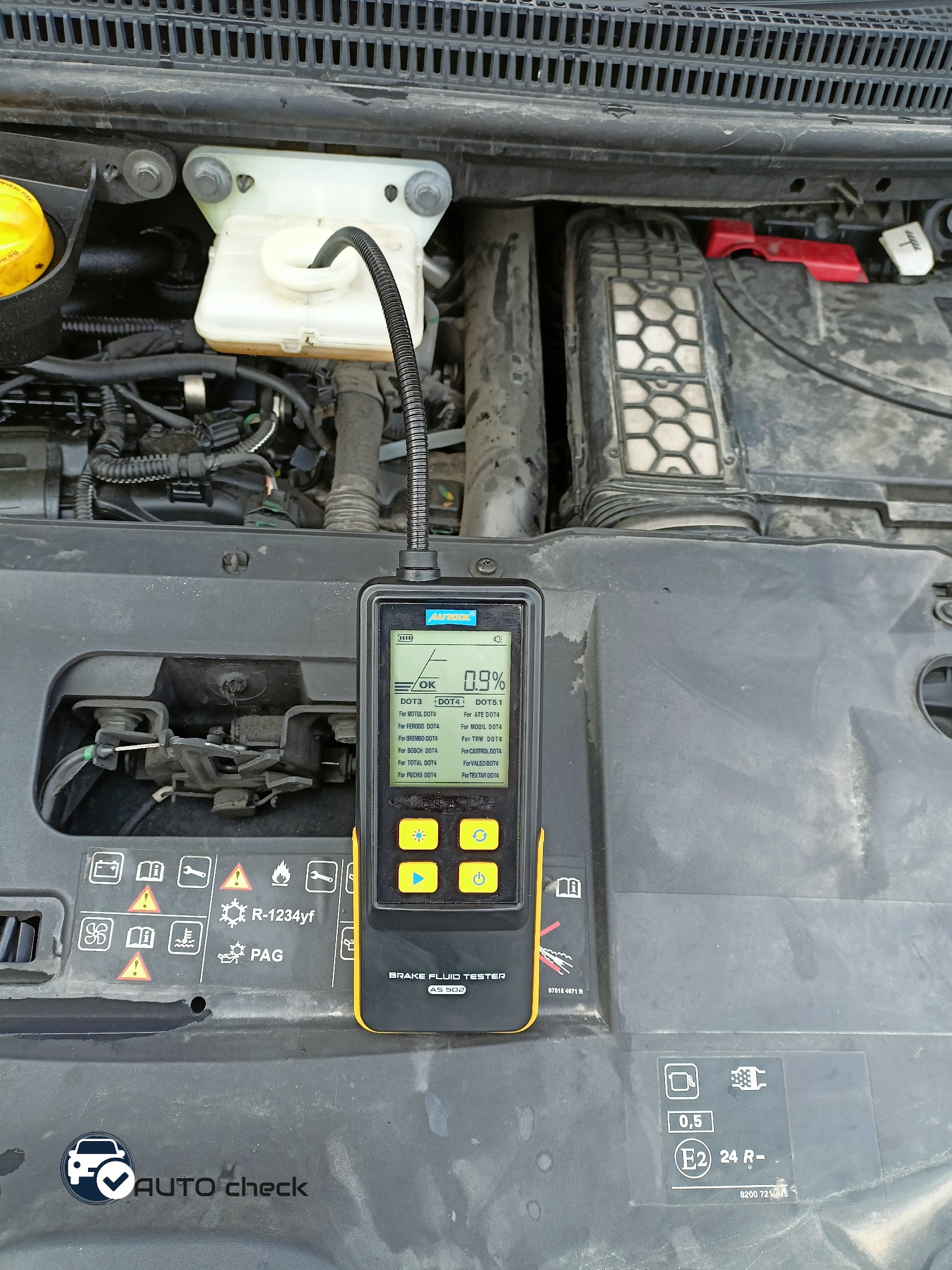 Pomiar stężenia wilgoci w płynie hamulcowy