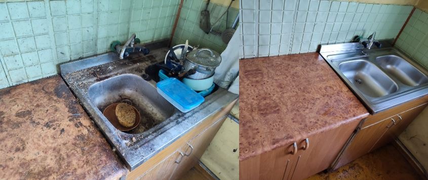 Porównanie stanu zlewu kuchennego i blatu przed i po czyszczeniu: po lewej brudny zlew z resztkami i gąbką, po prawej czysty, lśniący zlew i blat o wzorze drewna.