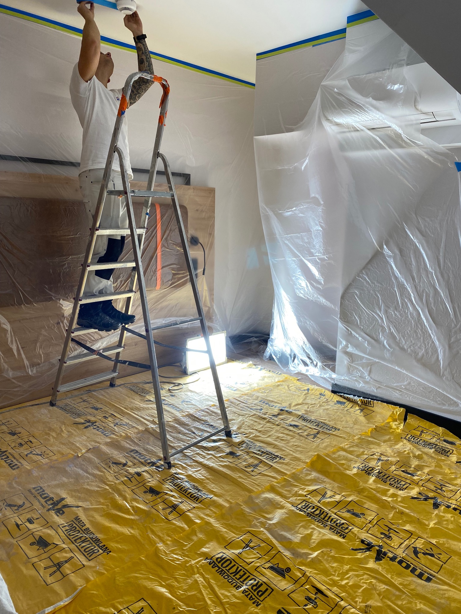 Zabezpieczanie powierzchni do malowania natryskowego.