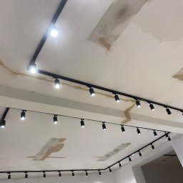 Handyman Worker Dawid Zdanowicz - Oświetlenie w solarium