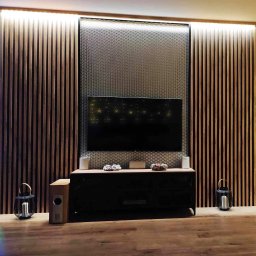 Ścianka RTV lamele czarna farba i siatka cięto ciągniona 