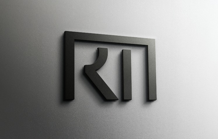 Czarny, minimalistyczny logotyp firmy z elementami geometrycznymi na szarym tle, tworzący efekt 3D.