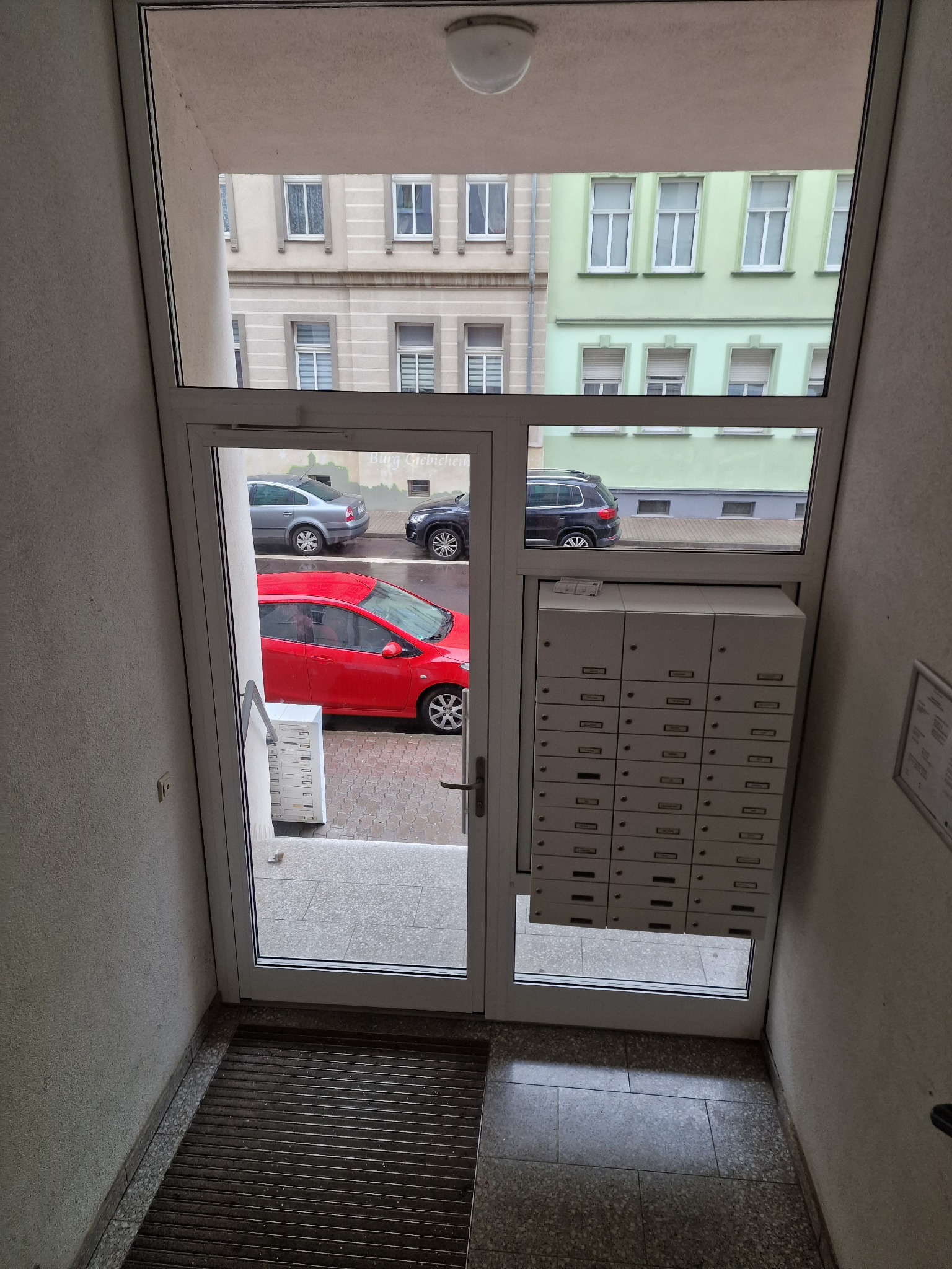 Drzwi do kamienicy + skrzynki pocztowe. ALUPROF. Lipsk, Niemcy