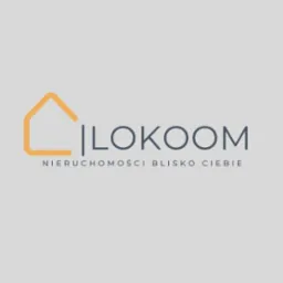 Logo firmy LOKOOM Nieruchomości Blisko Ciebie z symbolem domu w kolorze pomarańczowym na szarym tle.