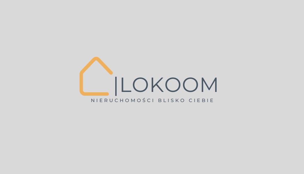 Logo firmy LOKOOM Nieruchomości Blisko Ciebie z symbolem domu w kolorze pomarańczowym na szarym tle.