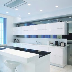 GLASS DECORATOR SPÓŁKA Z OGRANICZONĄ ODPOWIEDZIALNOŚCIĄ - lustra wkomponowane w projekt szafek kuchennych