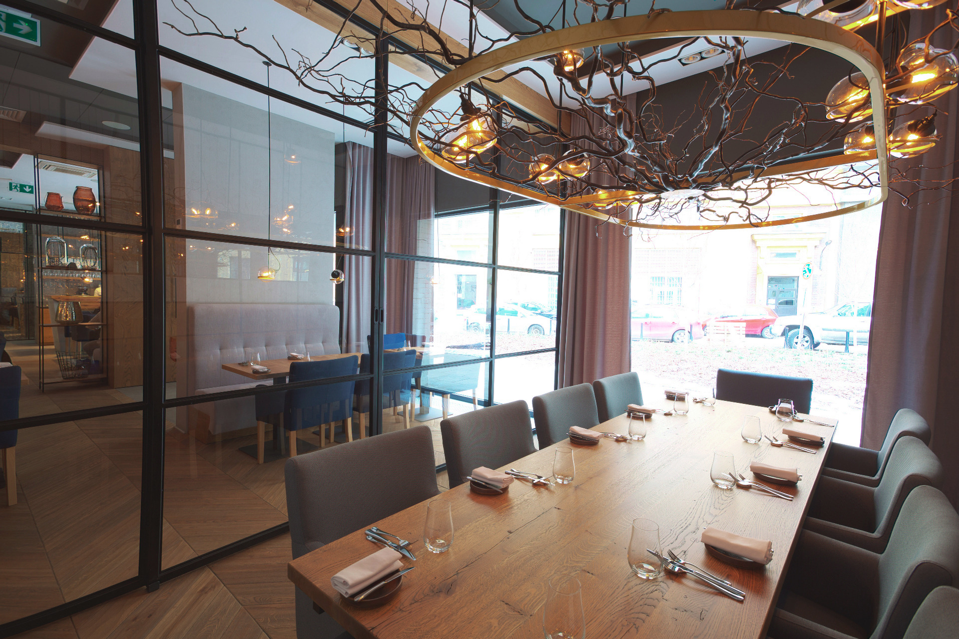 Drzwi przesuwne na ramach nośnych , restauracja Koszykowa - Warszawa