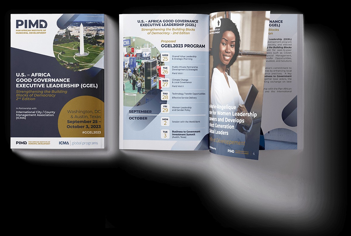 Rozłożony, otwarty folder reklamowy prezentujący program U.S. - Africa Good Governance Executive Leadership (GGEL) z harmonogramem wydarzeń i zdjęciem uśmiechniętej kobiety.