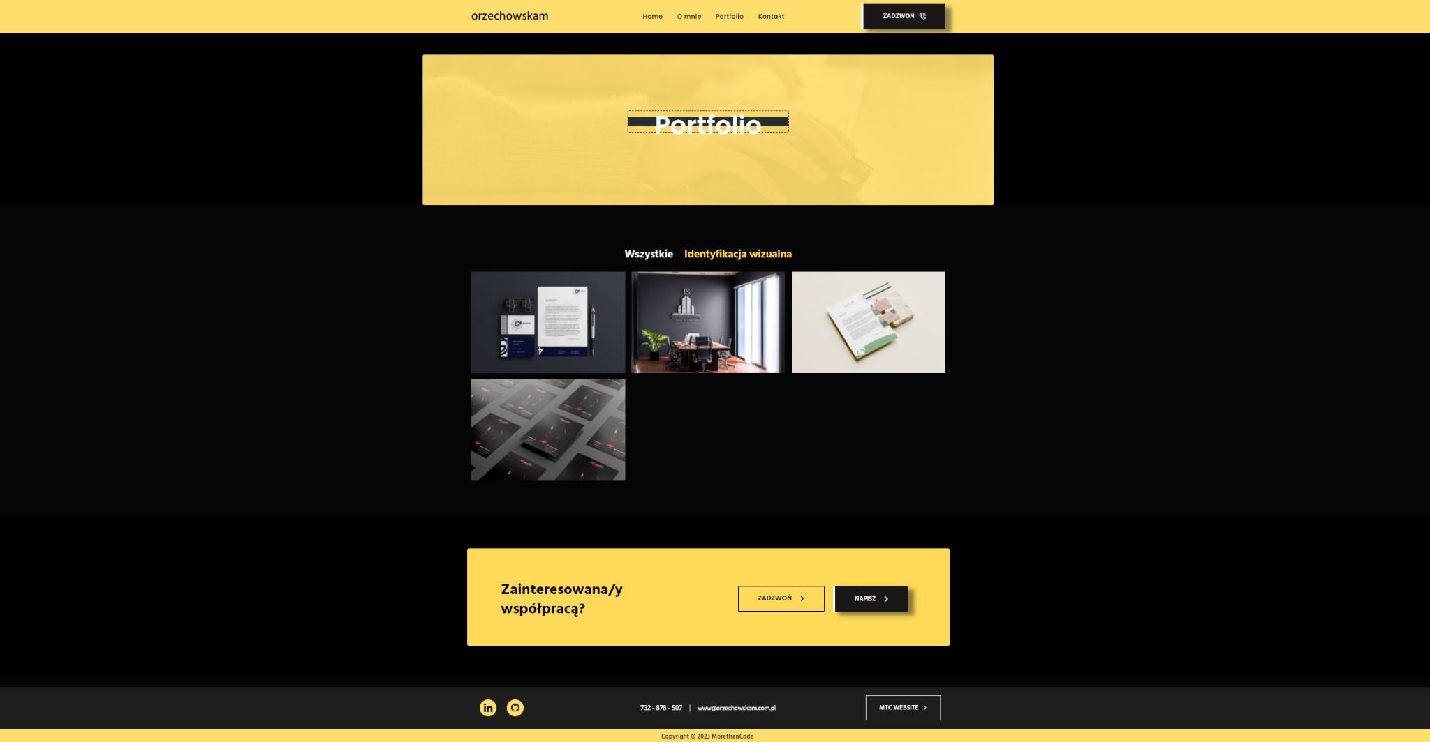 Ekran portfolio strony internetowej orzechowskam.com.pl, prezentujący przykłady identyfikacji wizualnej, w tym wizytówki, papier firmowy, aranżacja biura i ulotki.