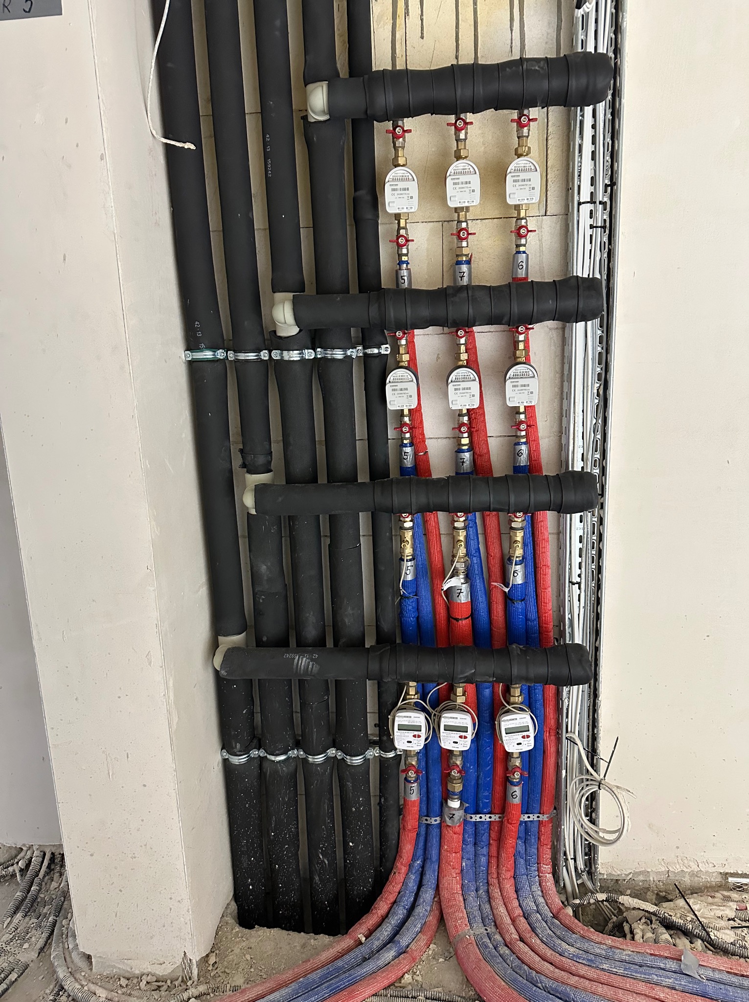 Montaż wodomierzy i ciepłomierzy w budynkach usługowych