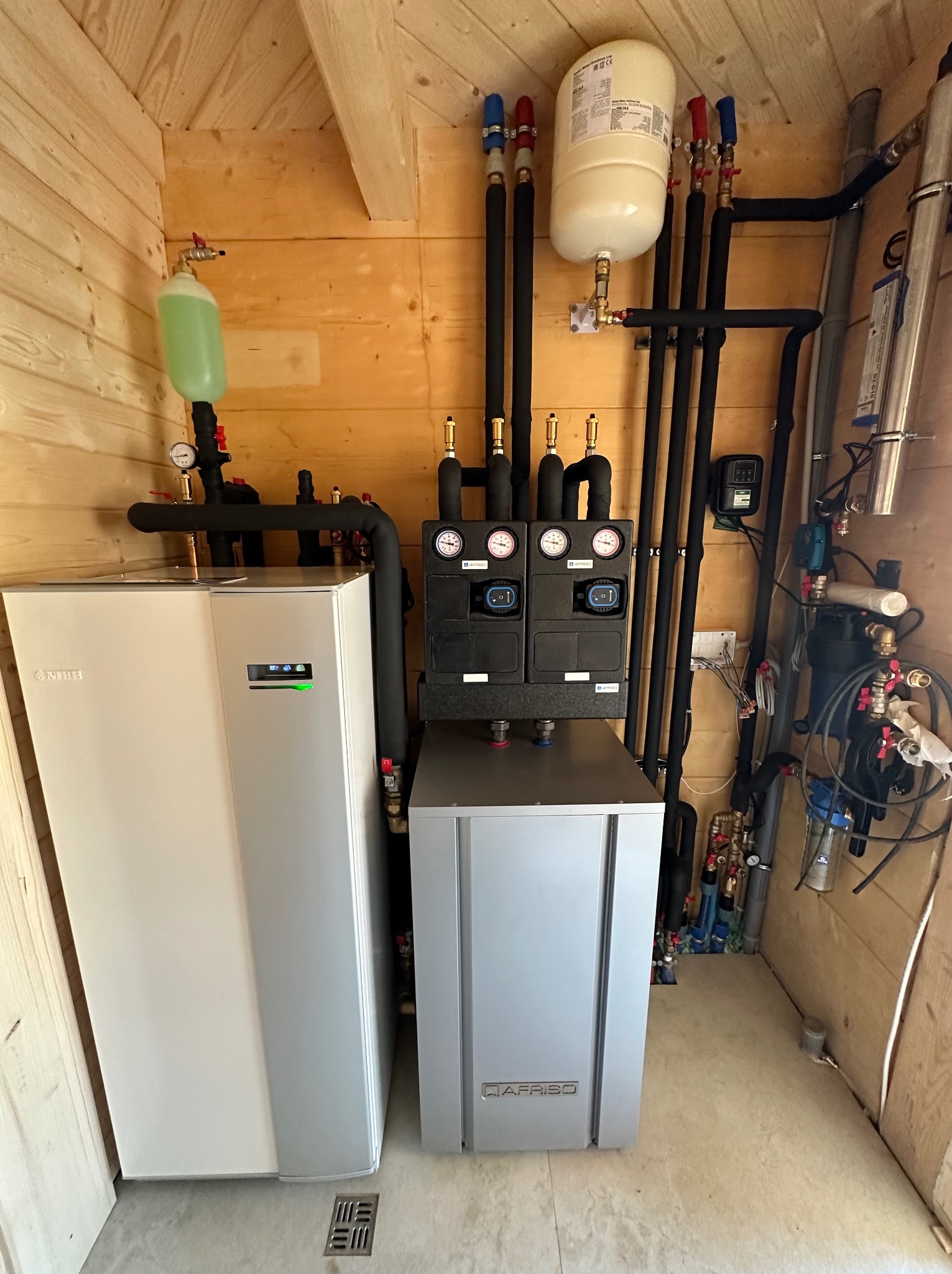 Gruntowa pompa ciepła Nibe, dwa obiegi grzewcze