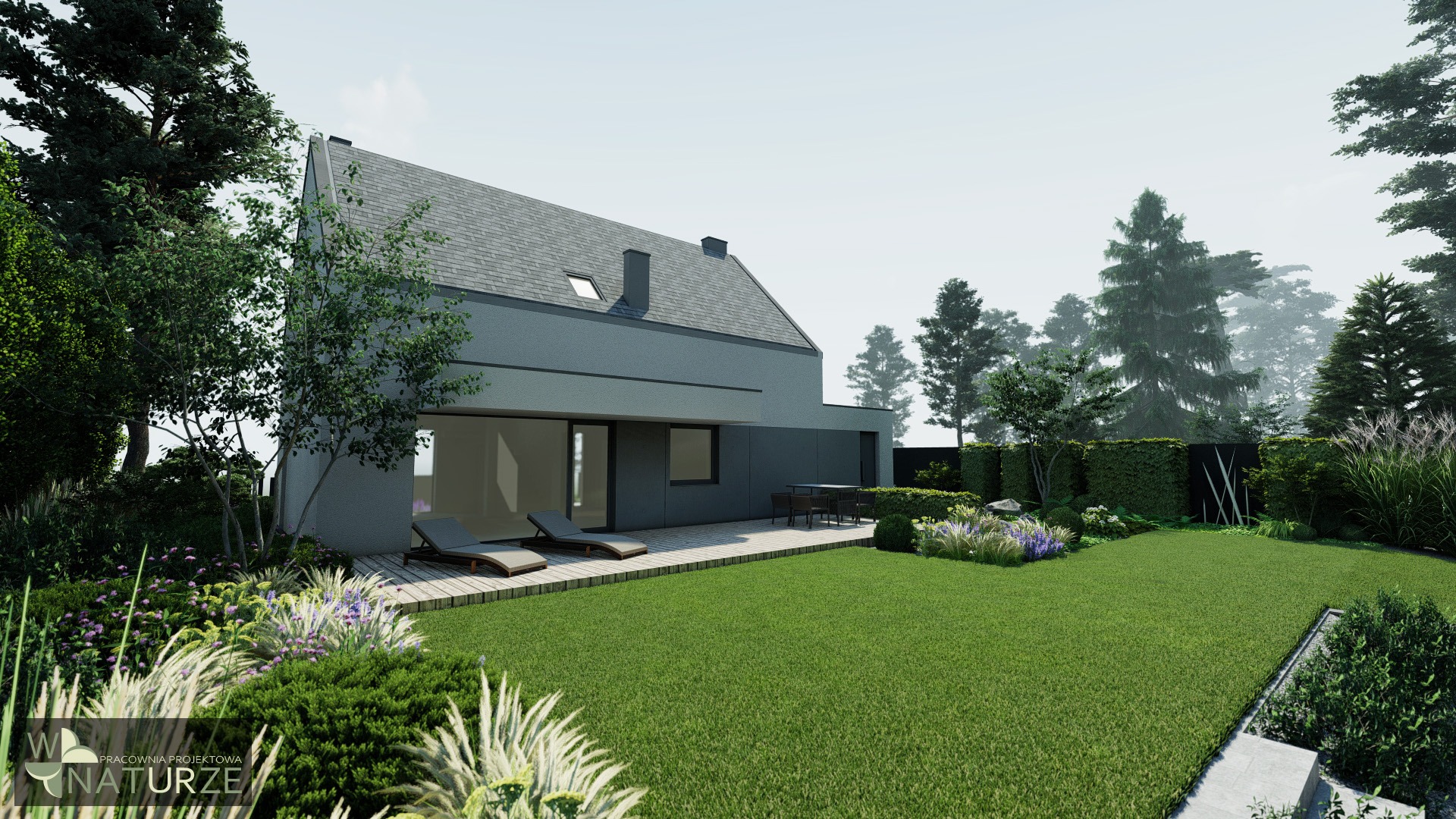 Wizualizacja ogrodu przy nowoczesnym domu z szarym dachem, trawnik, drewniany taras z leżakami, stół z krzesłami, rabaty kwiatowe i wysokie trawy ozdobne, logo Pracowni Projektowej Naturze w lewym...