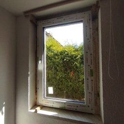 G & G ADAM GÓRKA - 2z3 Montaż nowej ościeżnicy za pomocą dybli i piany PU