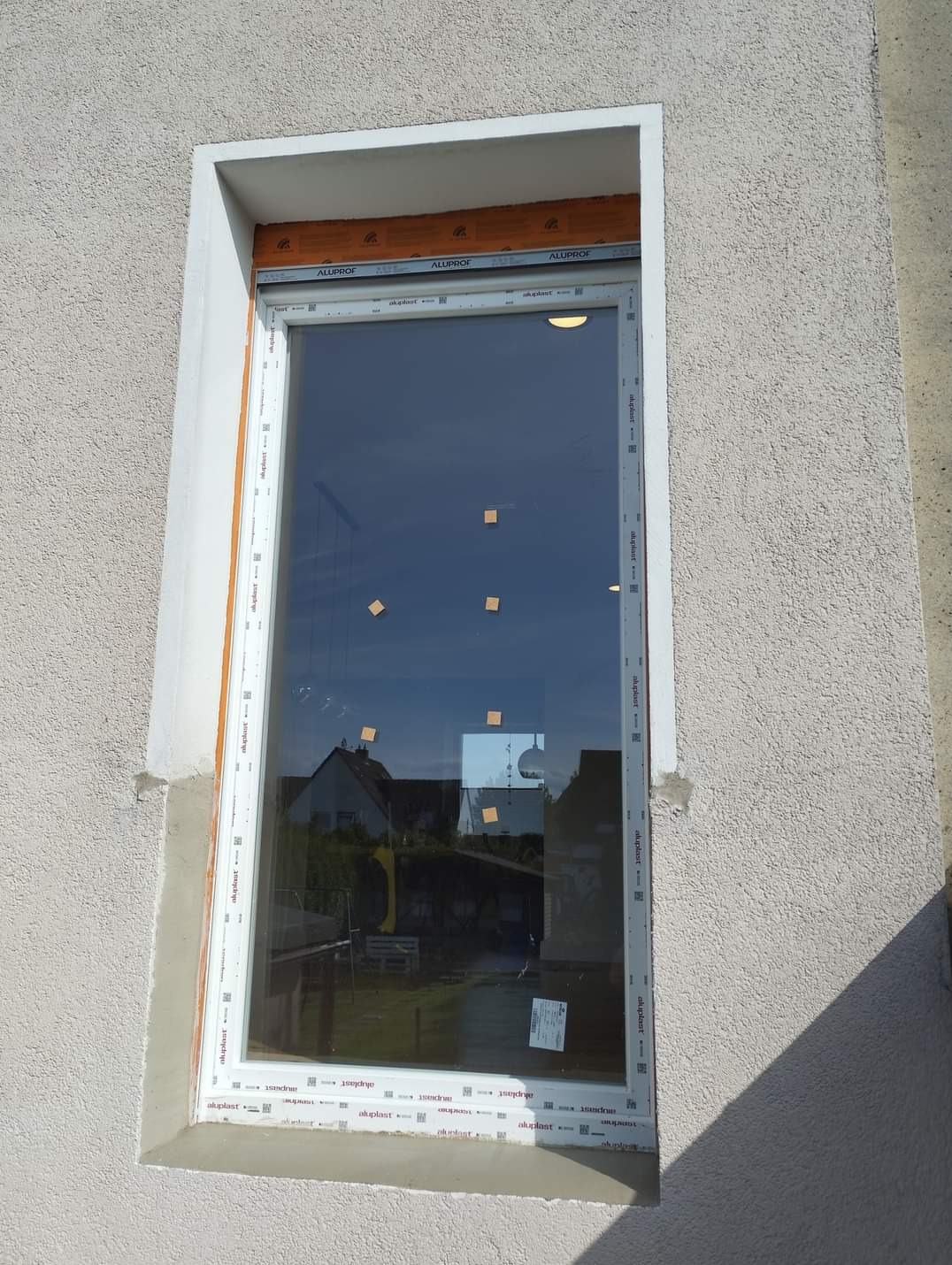 3z3 Montaż drzwi balkonowych z roletą naokienną oraz obróbką wewnętrzną i zewnętrzną.