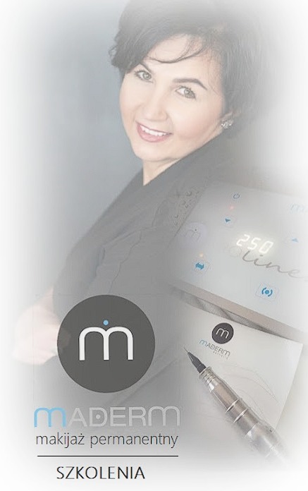 Kobieta z krótkimi włosami, logo Maderm i urządzenie do makijażu permanentnego w tle, informacja o szkoleniach.