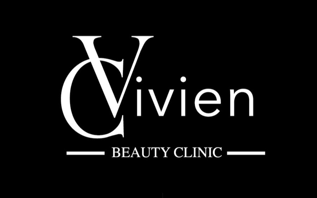 Logo 'Vivien Beauty Clinic' w kolorze białym na czarnym tle, elegancka czcionka z ozdobnym 'V' połączonym z 'C', pod spodem napis 'BEAUTY CLINIC' oddzielony krótkimi poziomymi liniami.