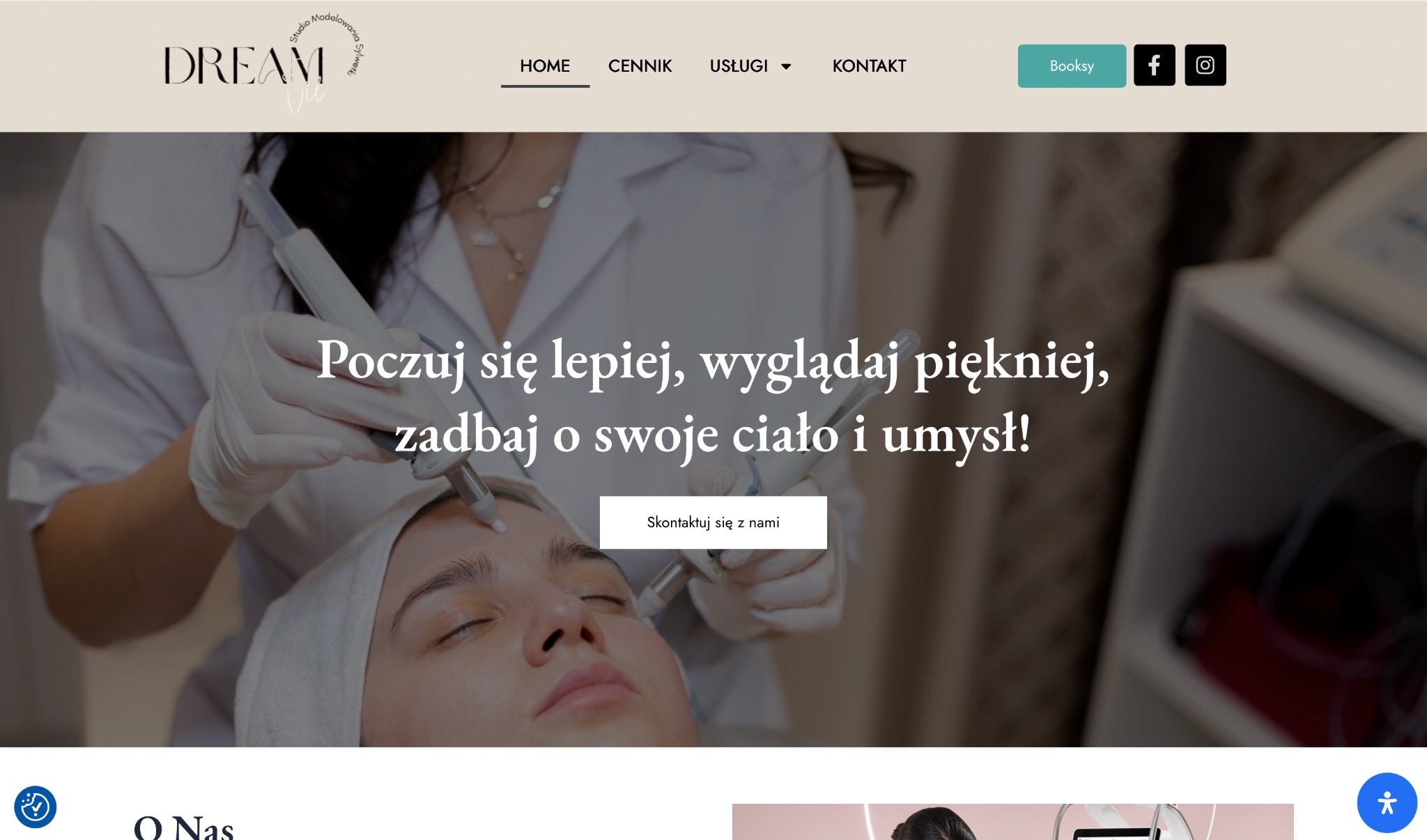 Strona internetowa studia modelowania sylwetki Dreamfit. Widoczny zabieg na twarz modelki, tekst 'Poczuj się lepiej, wyglądaj piękniej'.