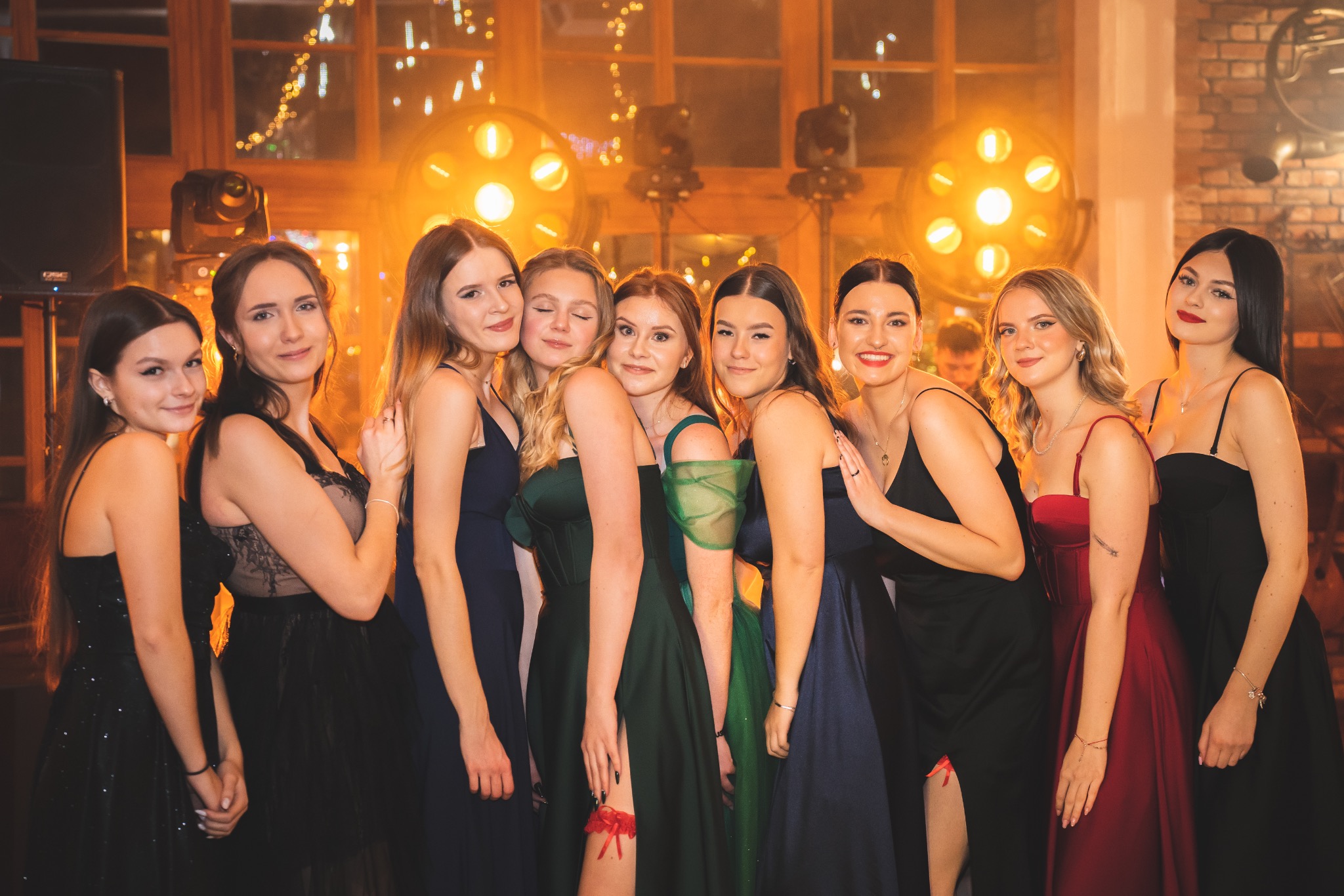 Realizacja zdjęć podczas wydarzeń takich jak imprezy rodzinne, studniówki