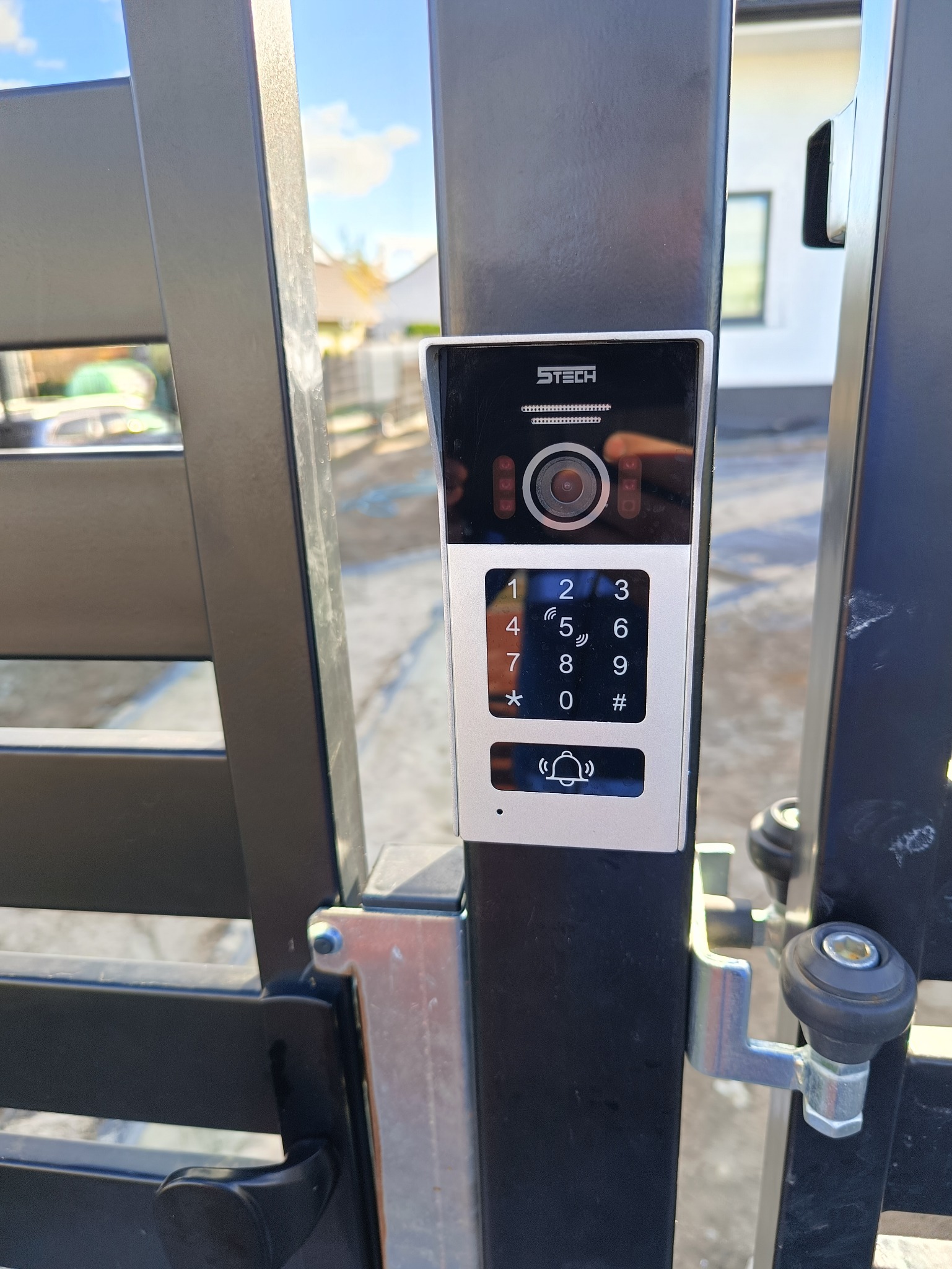 Wideodomofon 5tech z przekierowaniem na tel możliwość otwierania furtki i bramy zdalnie tel