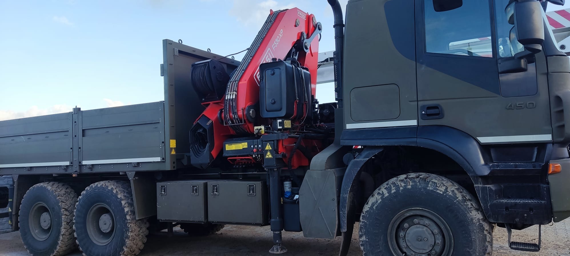 Monitoring maszyn budowlanych - kontrola pracy dźwigów HDS