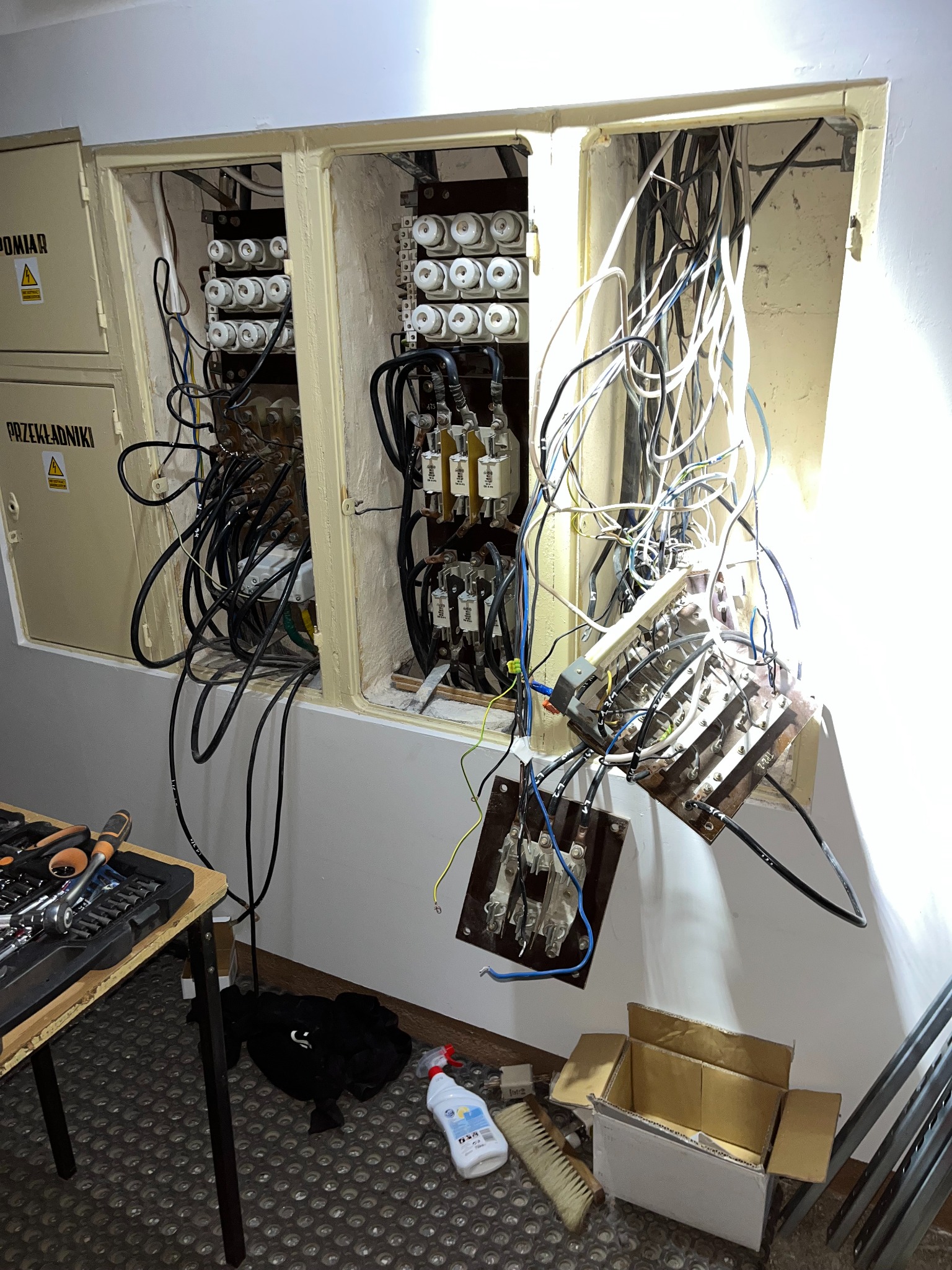 Usunięcie awarii w budynku szkoły podstawowej