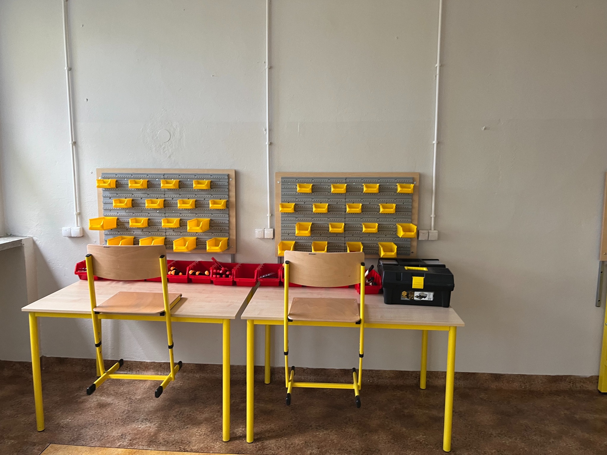 Przekształcenie sali lekcyjnej w pracownie techniczną