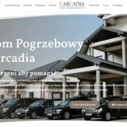 Strona internetowa domu pogrzebowego Carcadia z widoczną elewacją budynku i flotą samochodów.