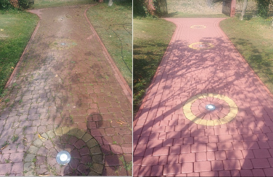 Efekt mycia kostki brukowej: porównanie stanu przed i po czyszczeniu ciśnieniowym. Czerwona kostka z dekoracyjnymi okręgami, widoczne oświetlenie w nawierzchni.