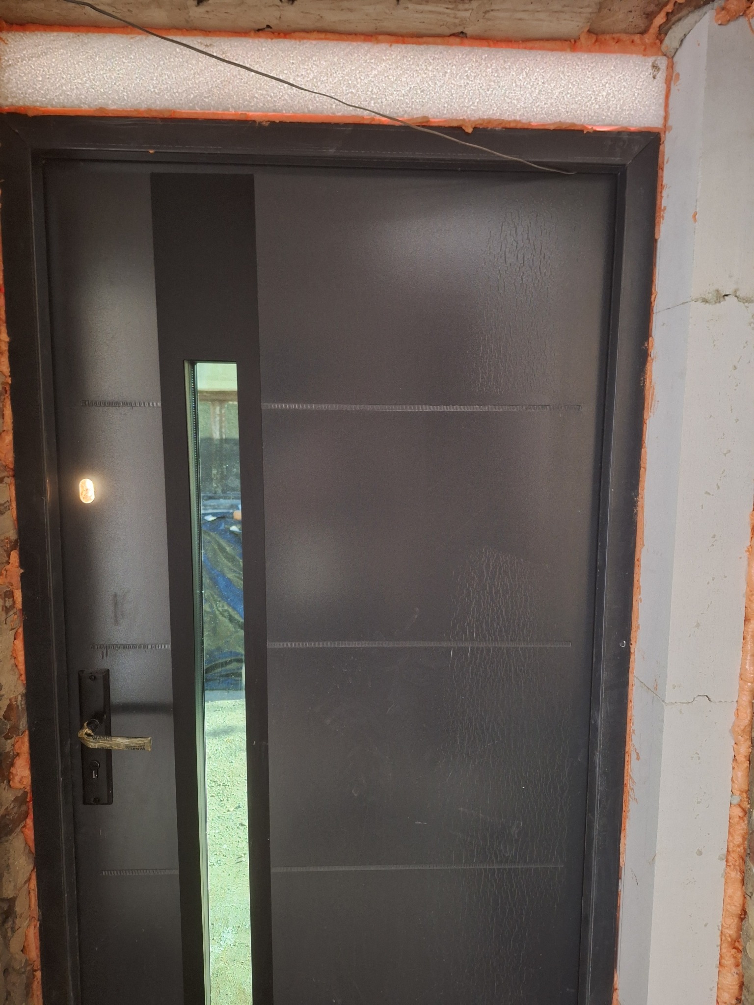 Montaż drzwi , przebudowa otworów drzwiowych , montaż nadproża