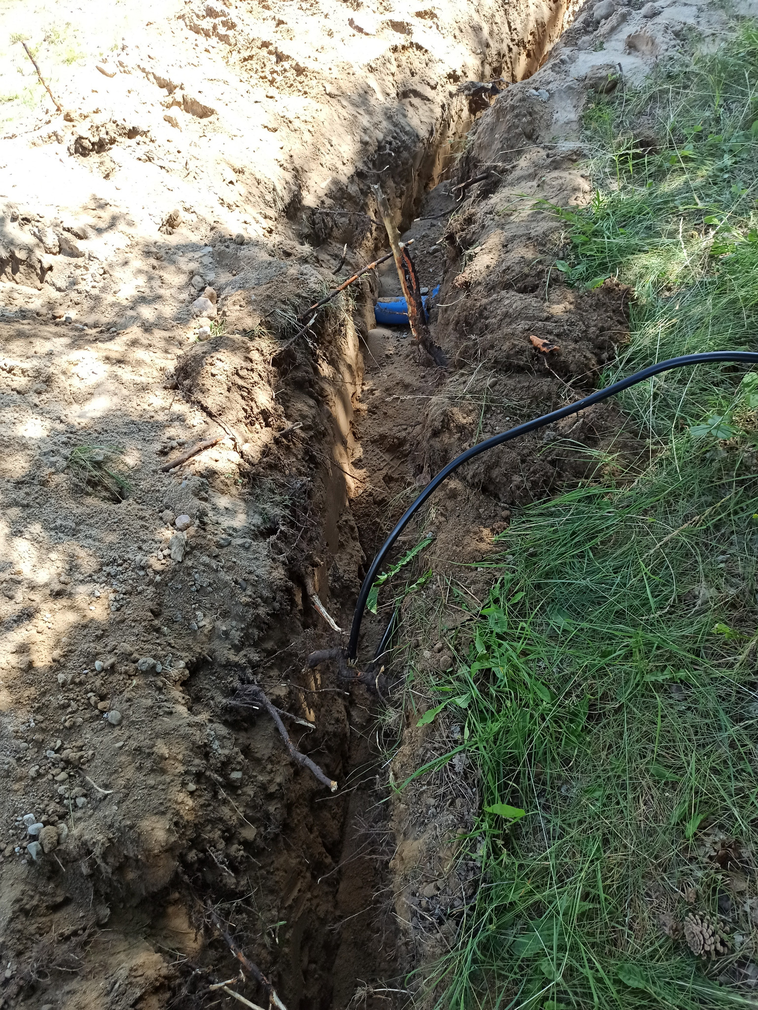 Wykop pod kabel z prądem