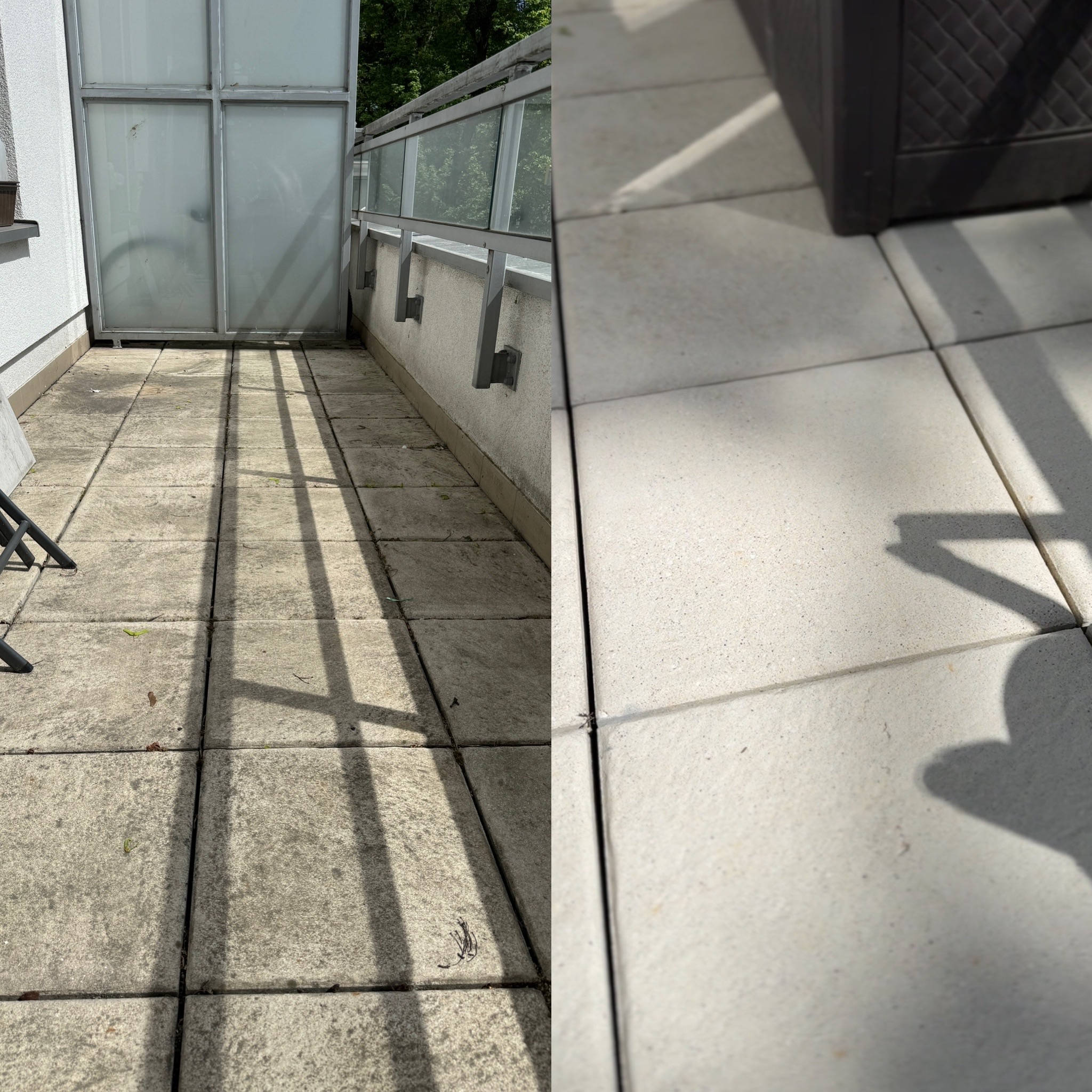 Balkon z szarą kostką brukową, widoczne cienie barierki, miejscami zabrudzenia i drobne liście w szczelinach, fragment donicy po prawej.