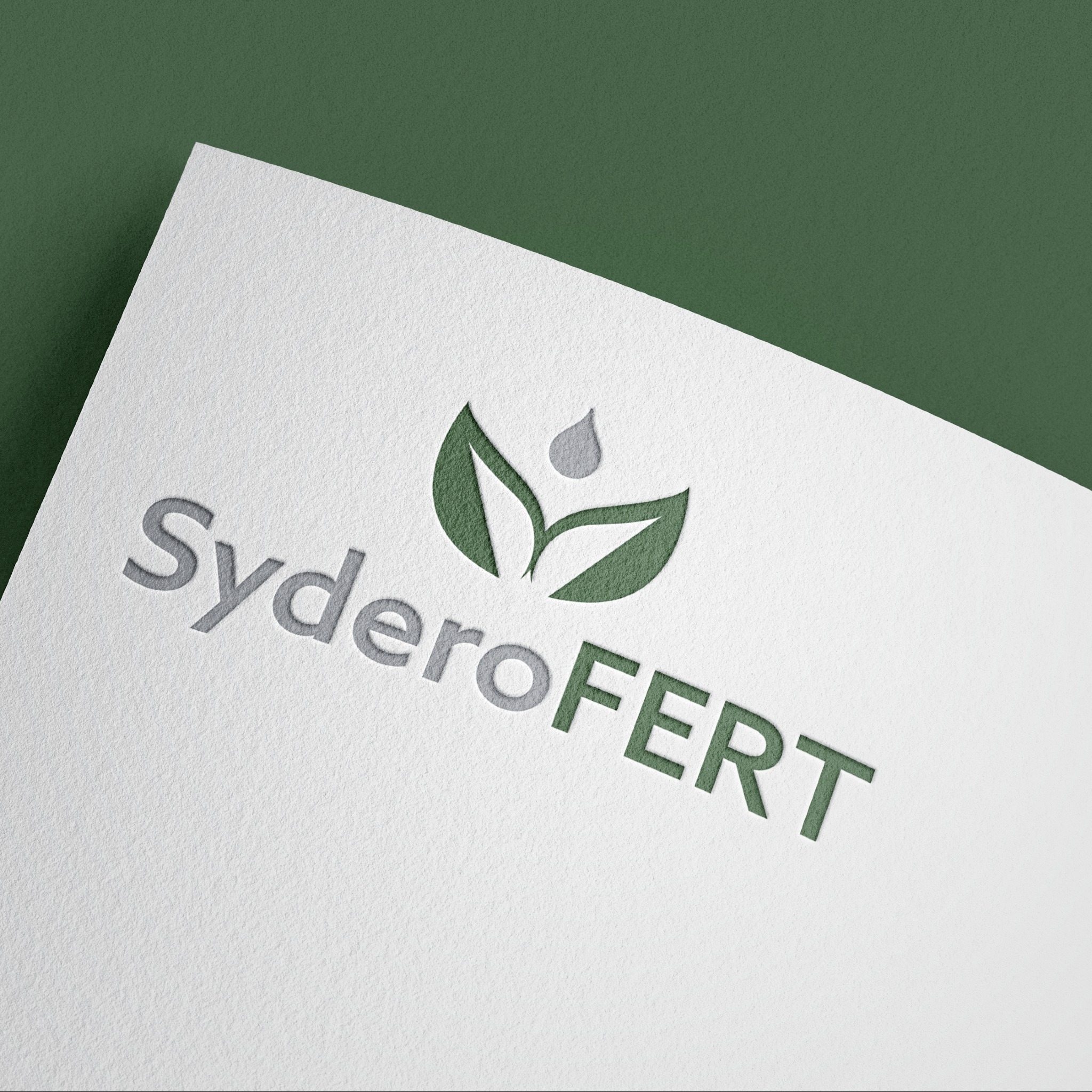 Logo SyderoFERT na teksturowanym białym papierze z zielonym tłem, prezentujące minimalistyczny design z motywem liści i kropli.