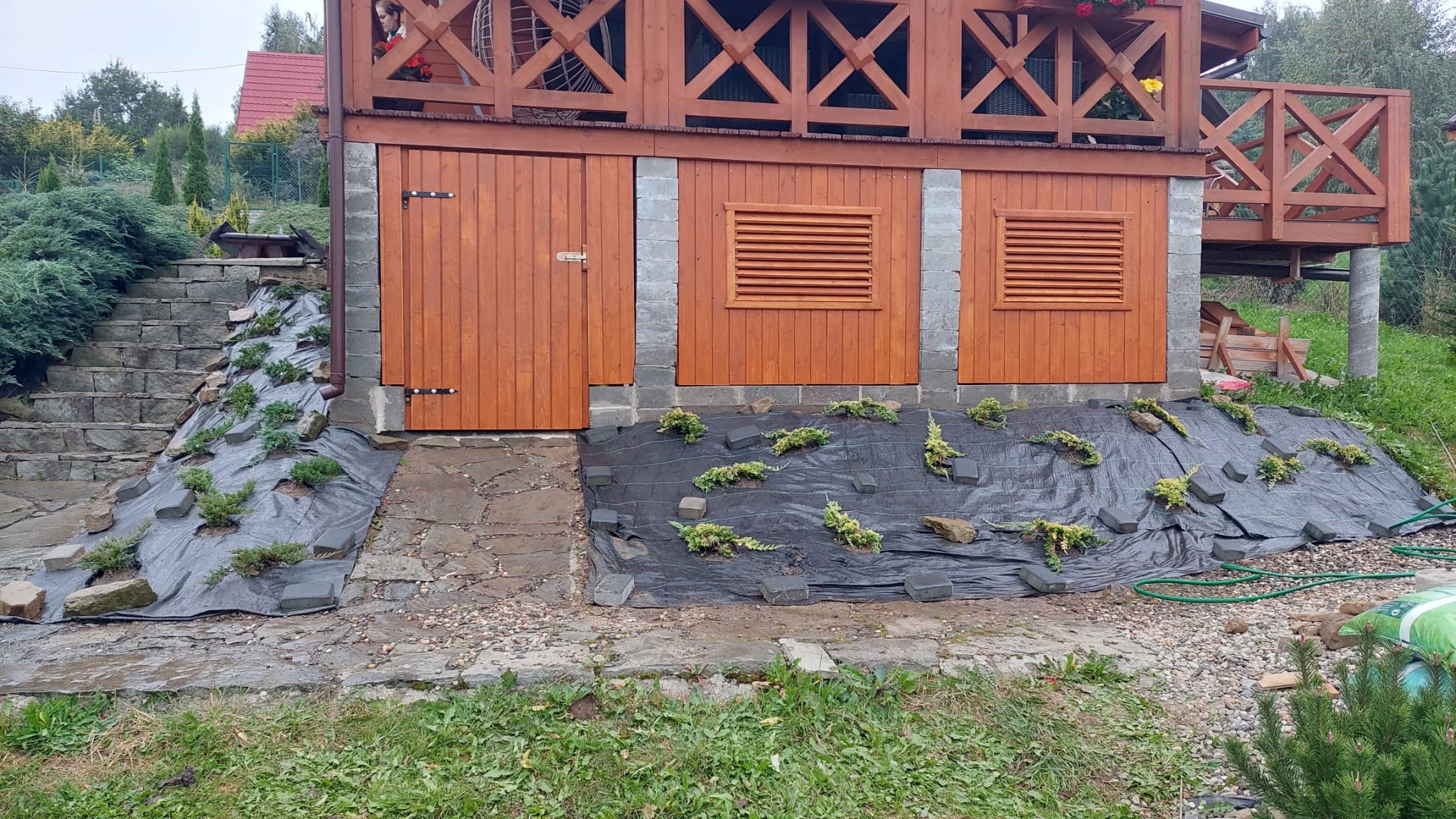 zabudowa pod tarasem