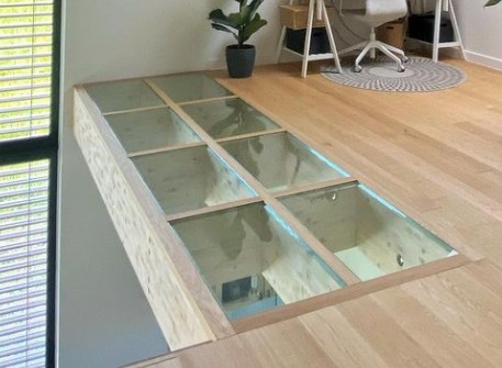 antresola, od góry szkło klejone o gr 3cm