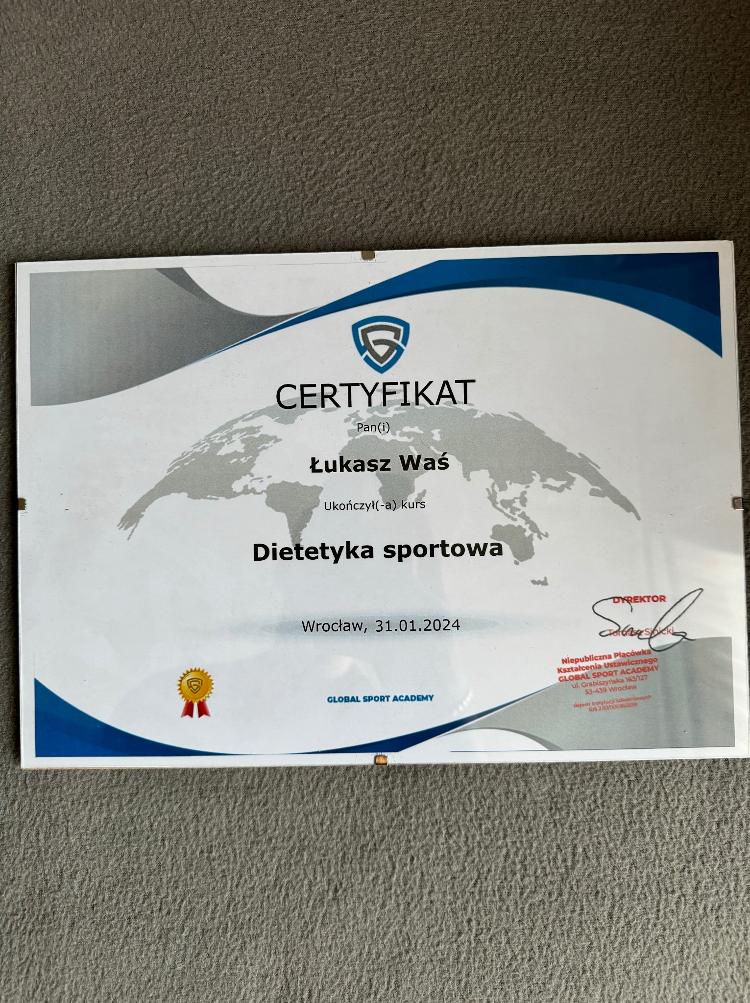 Certyfikat ukończenia kursu dietetyki sportowej dla Łukasza Wasia, wydany przez Global Sport Academy z Wrocławia, datowany na 31.01.2024.