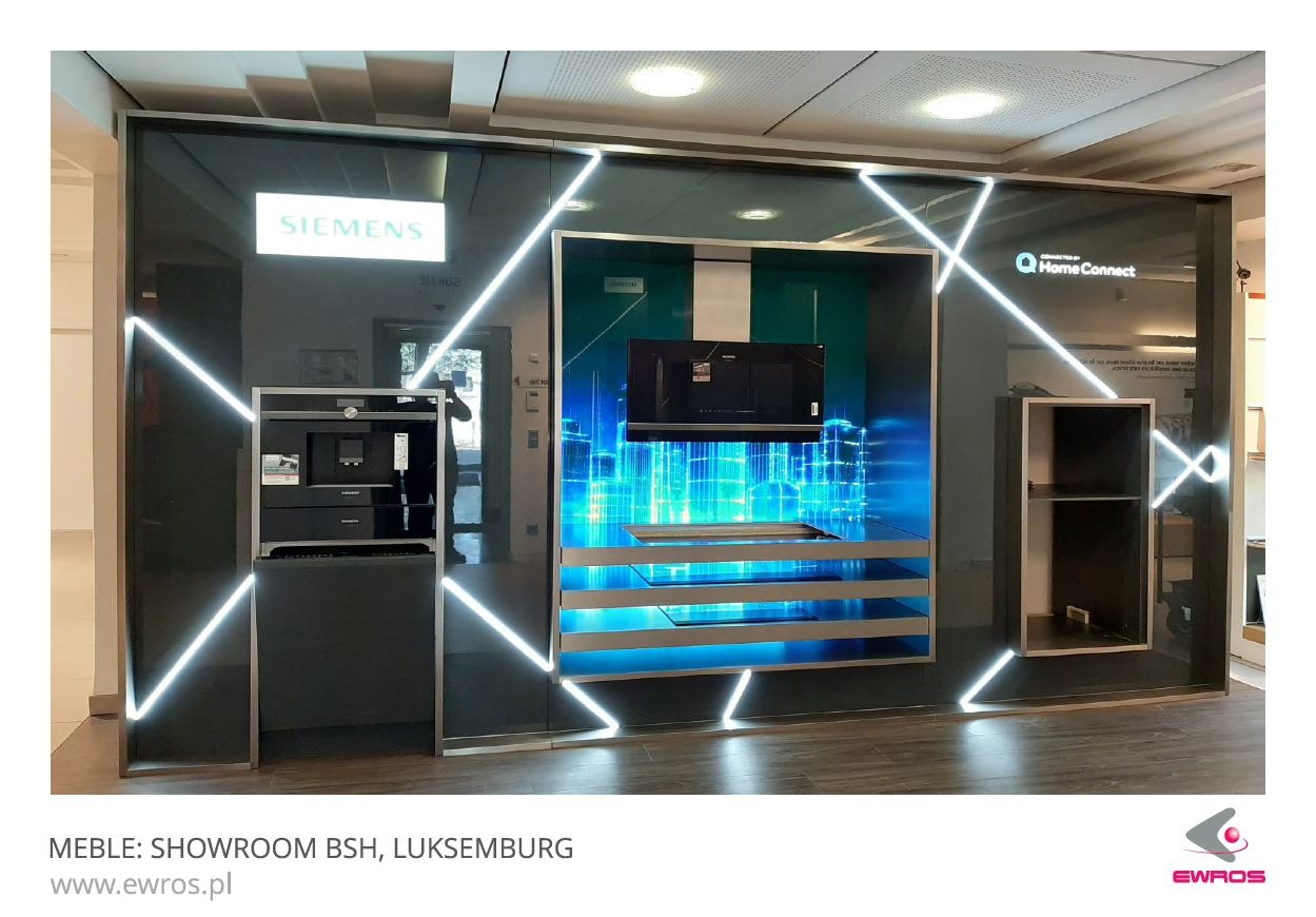 Ekspozycja sprzętu AGD Siemens i Home Connect w showroomie, z podświetleniem LED tworzącym geometryczny wzór na czarnym tle.