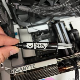 Wymiana pasty termoprzewodzącej w stacji roboczej z AMD Ryzen 9 5900x