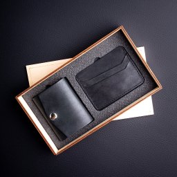 Dla miłośników minimalizmu i kompaktowości!

Mini-portfel
Dwupoziomowy card holder